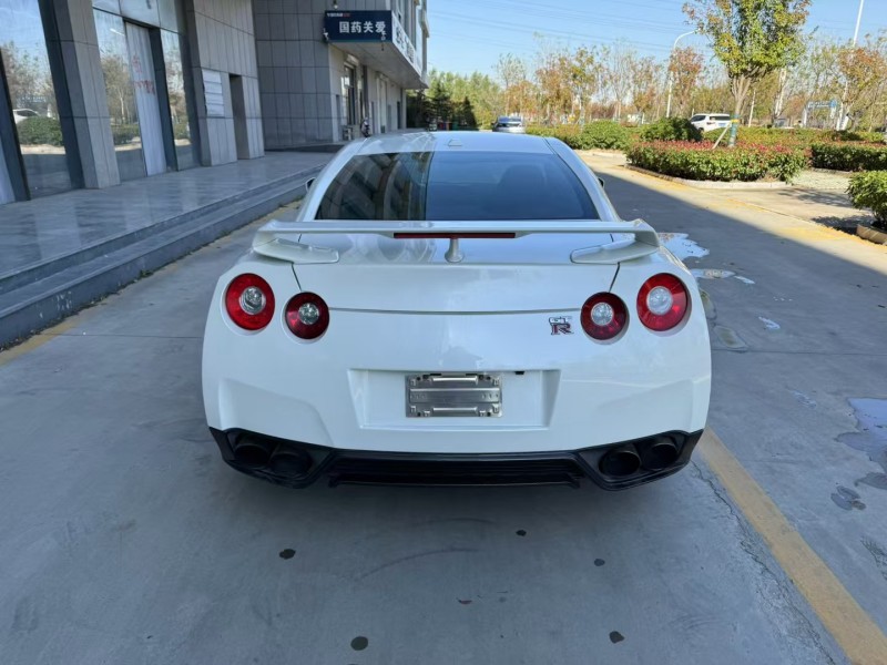 济宁14年日产GT-R9