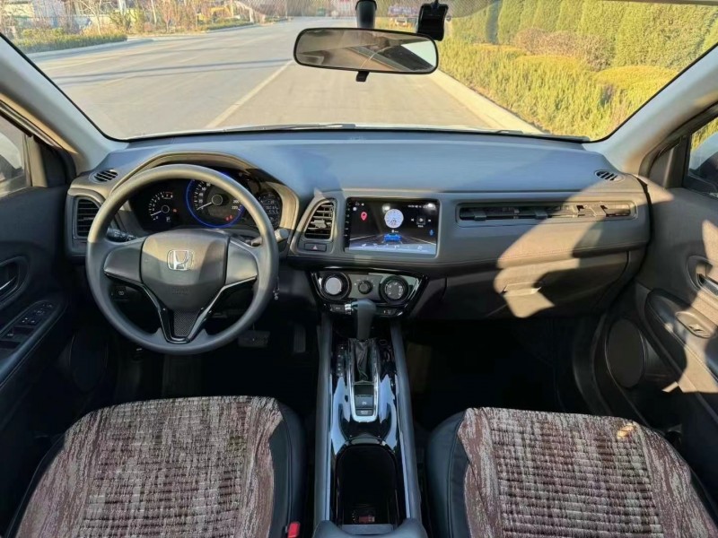 济宁21年本田缤智8