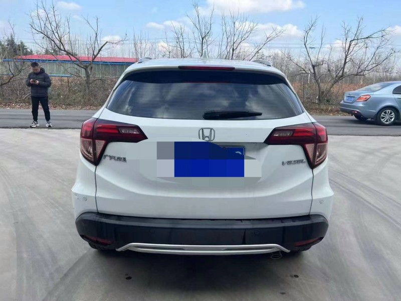 济宁15年本田缤智2