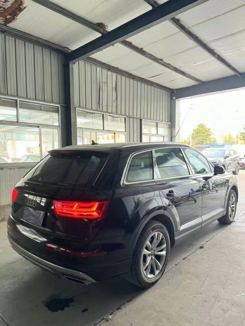 济宁16年奥迪Q75