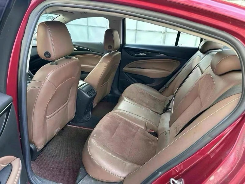 青岛18年别克君威5