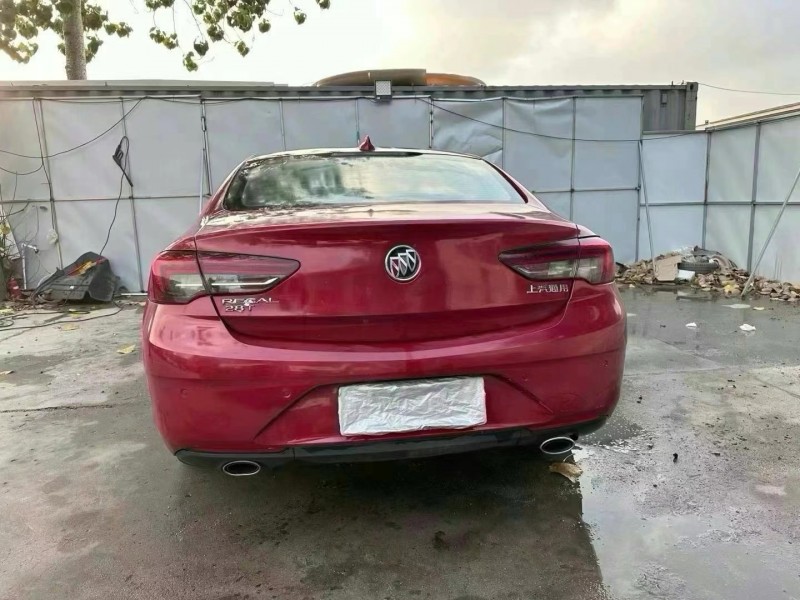 青岛18年别克君威9