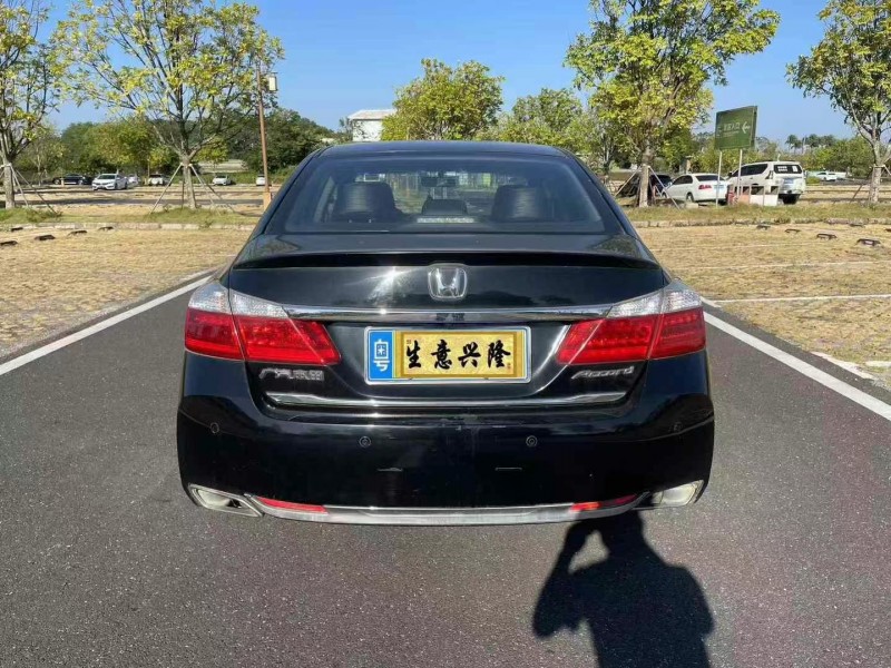 广州15年本田雅阁4
