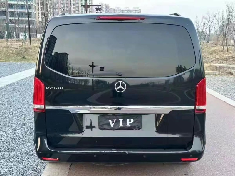济宁17年奔驰V3