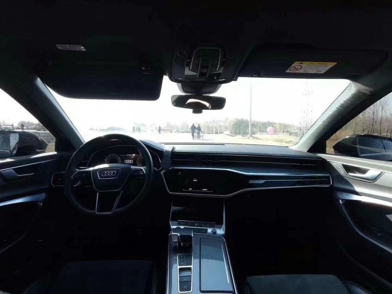 济宁21年奥迪A6L5