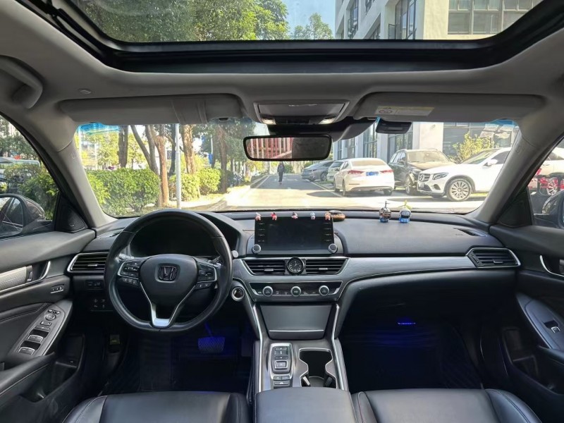 深圳21年本田雅阁3