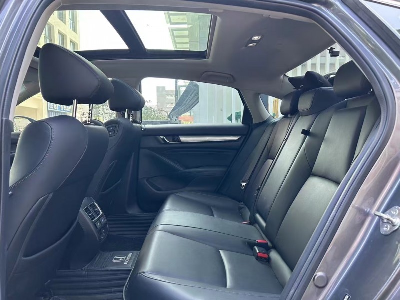 深圳21年本田雅阁4