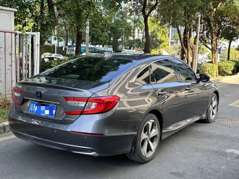 深圳21年本田雅阁6