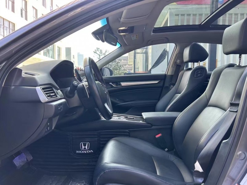 深圳21年本田雅阁7