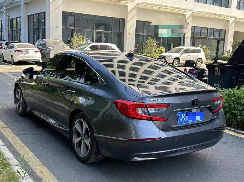 深圳21年本田雅阁8