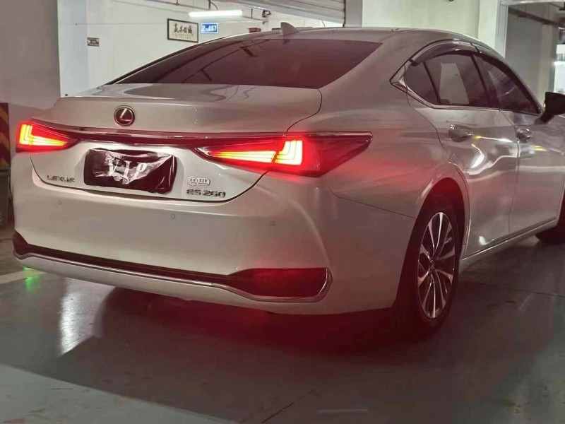 邵阳23年雷克萨斯ES2