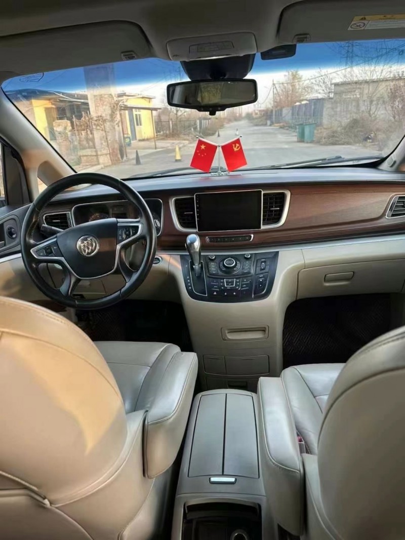 济宁15年别克GL84