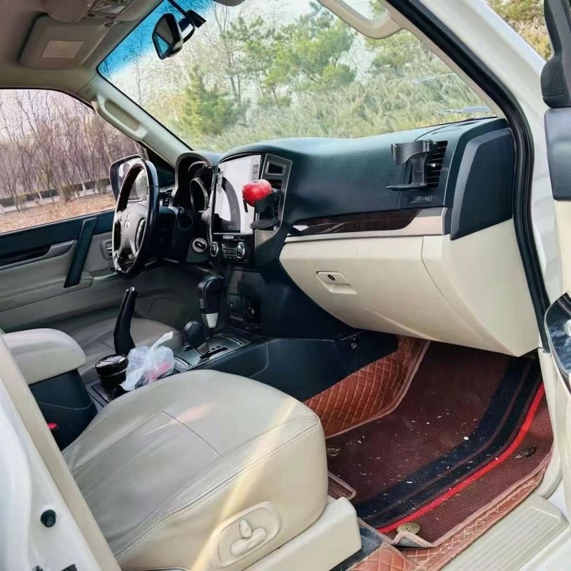 济宁18年三菱帕杰罗7