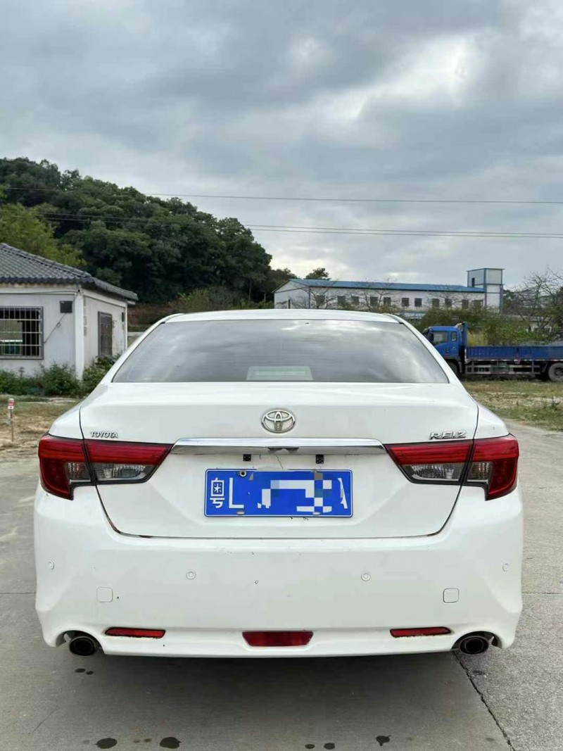 广州16年丰田锐志9