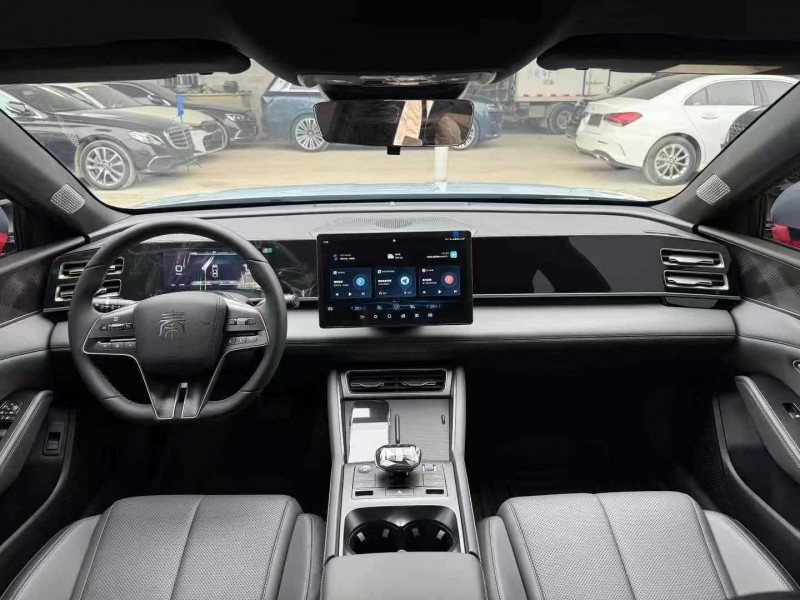 广州24年比亚迪秦8