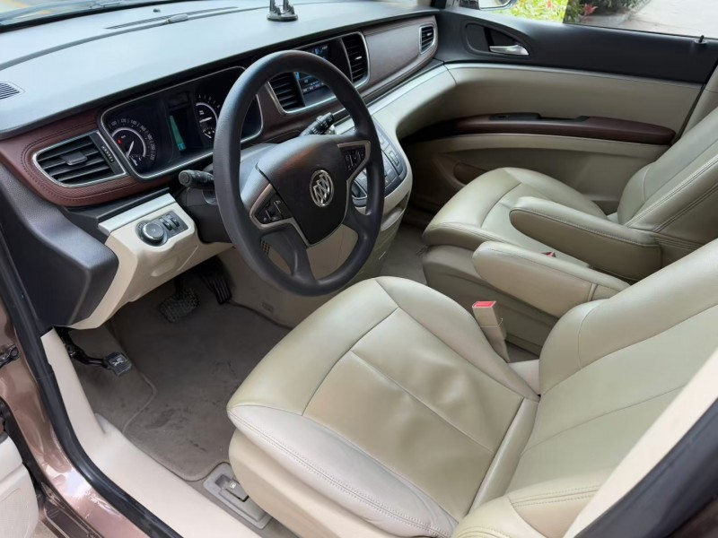 济宁19年别克GL84