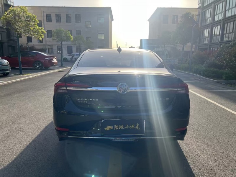 徐州20年别克君越5