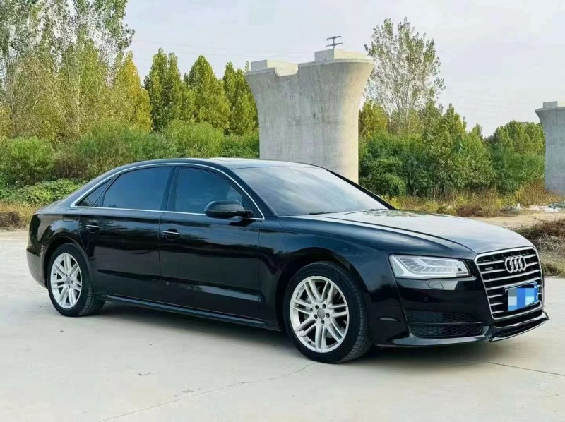 济宁18年奥迪A8L3