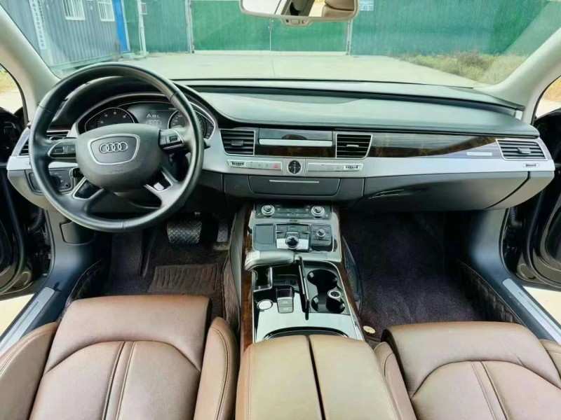 济宁18年奥迪A8L5