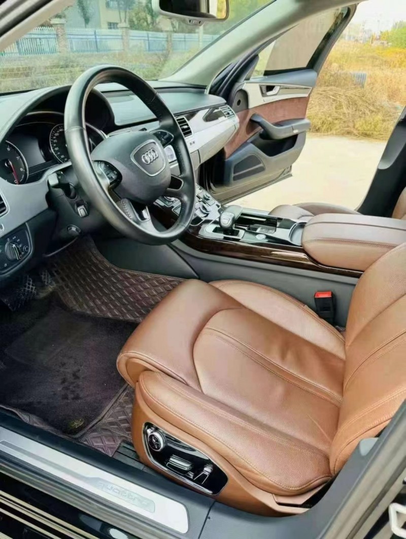 济宁18年奥迪A8L8