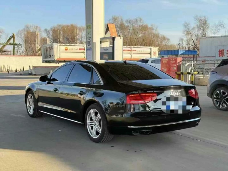 济宁15年奥迪A8L7