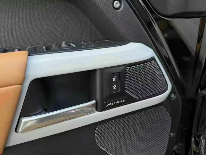 菏泽24年路虎卫士9