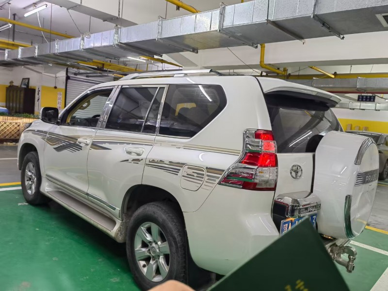 武汉17年丰田普拉多8