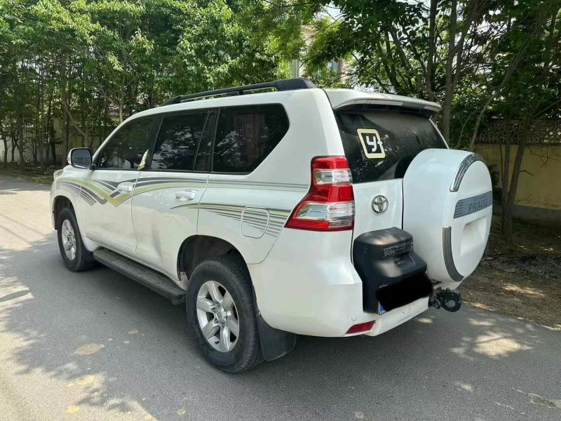 济宁17年丰田普拉多7