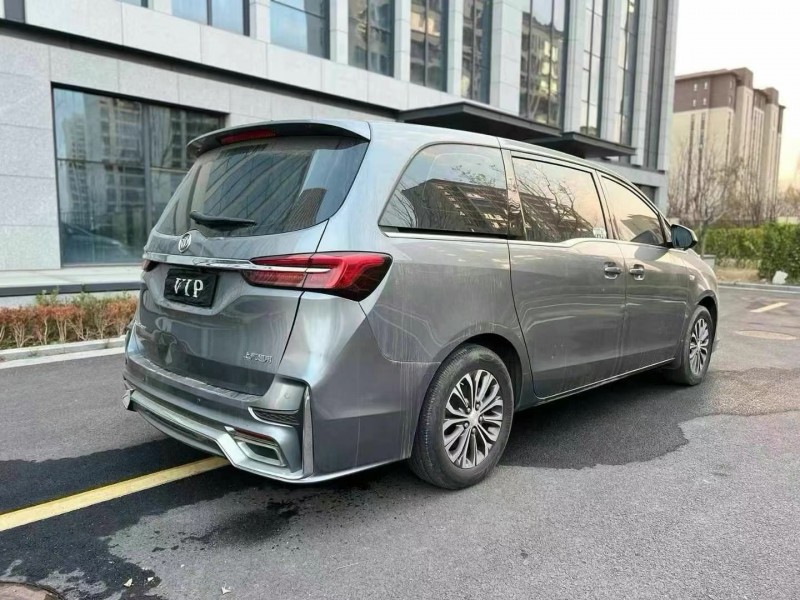 青岛20年别克GL82