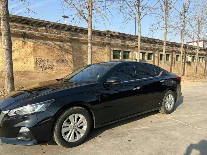 保定20年日产天籁3