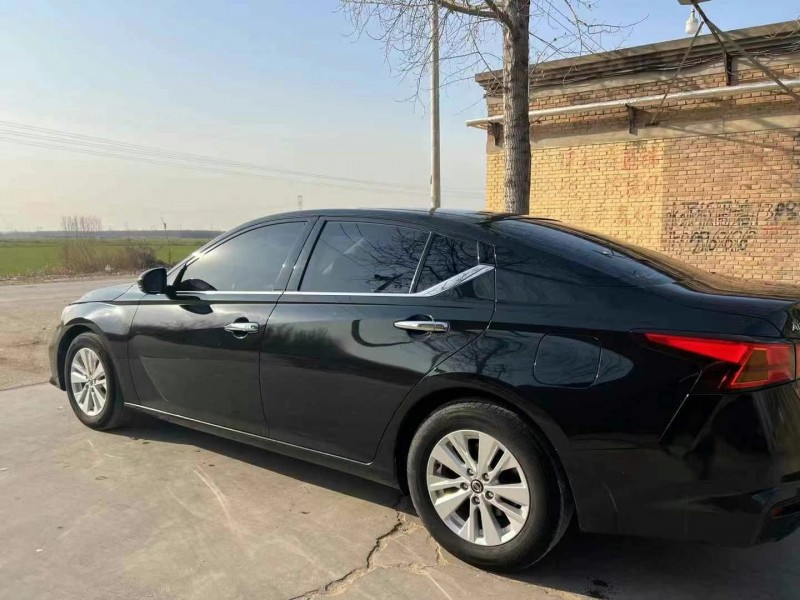 保定20年日产天籁8