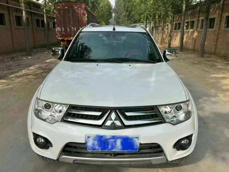 保定17年三菱帕杰罗·劲畅1