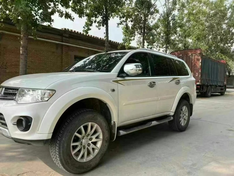 保定17年三菱帕杰罗·劲畅3