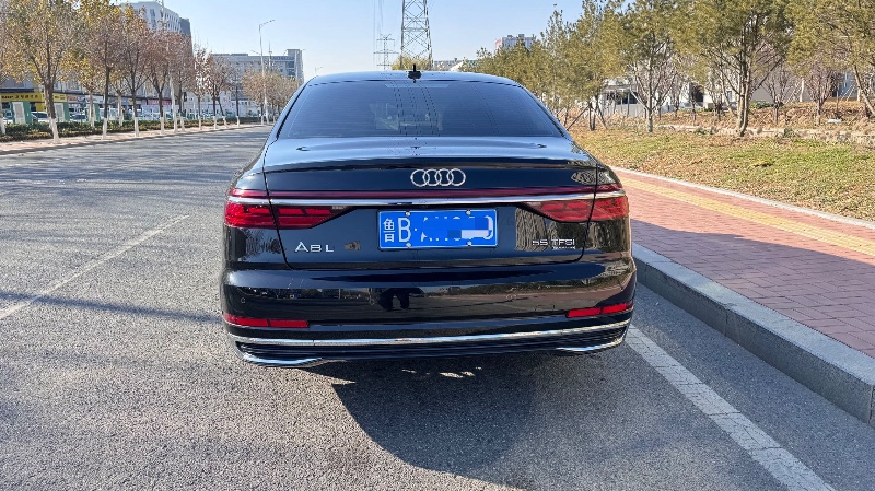 青岛23年奥迪A8L3
