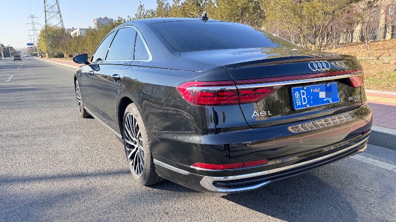青岛23年奥迪A8L5