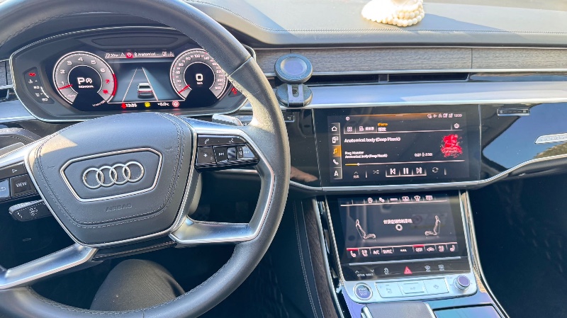 青岛23年奥迪A8L6