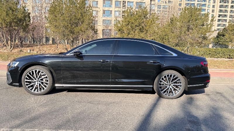 青岛23年奥迪A8L7