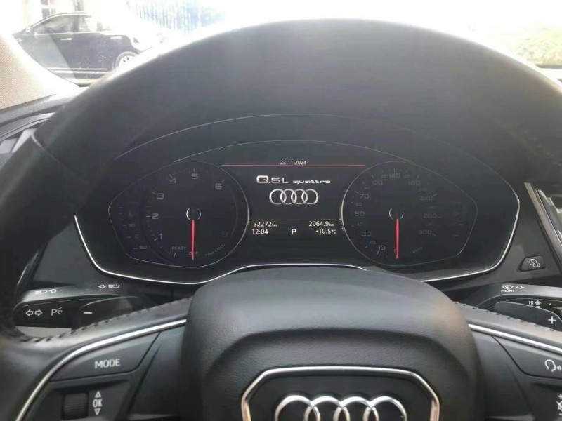 济宁19年奥迪Q58