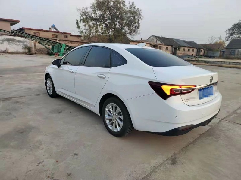 济宁21年别克威朗3