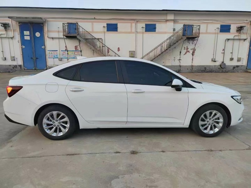 济宁21年别克威朗8