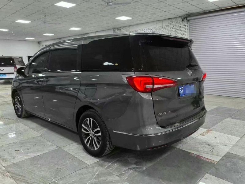 保定18年别克GL84