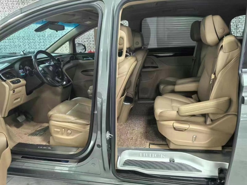 保定18年别克GL85