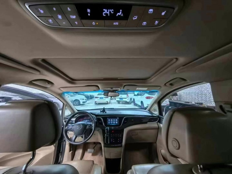 保定18年别克GL86