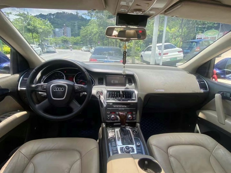 广州09年奥迪Q78