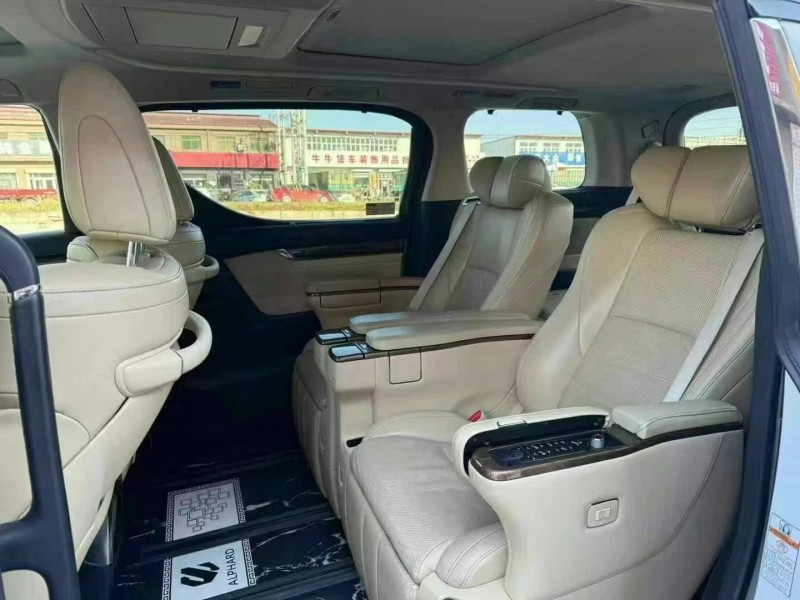 保定18年丰田埃尔法6