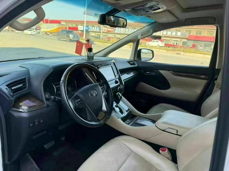 保定18年丰田埃尔法8