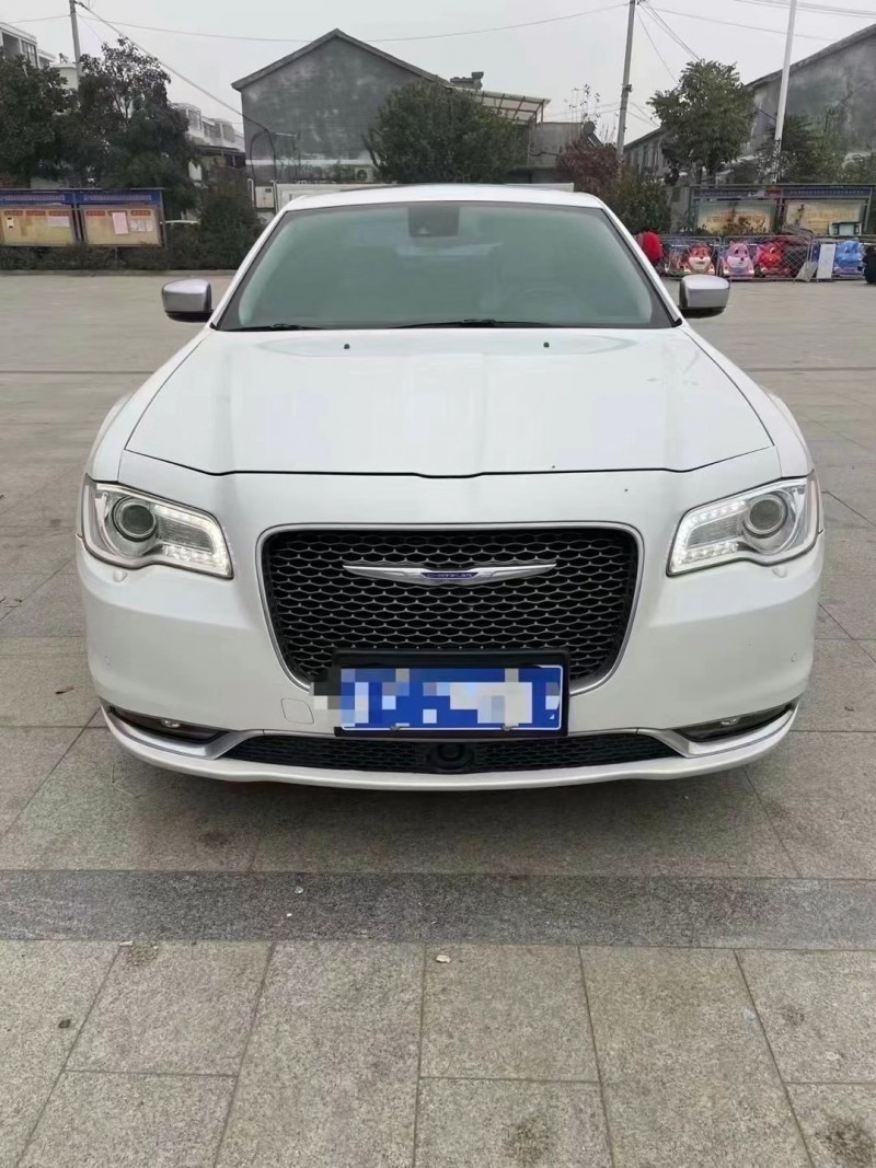 菏泽16年克莱斯勒300C1