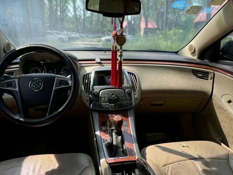 菏泽12年别克君越7