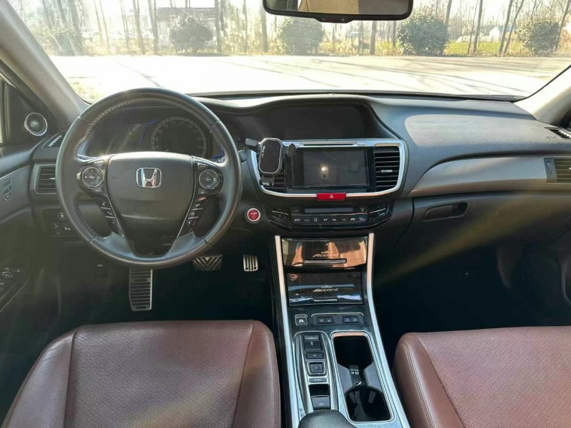 徐州17年本田雅阁6