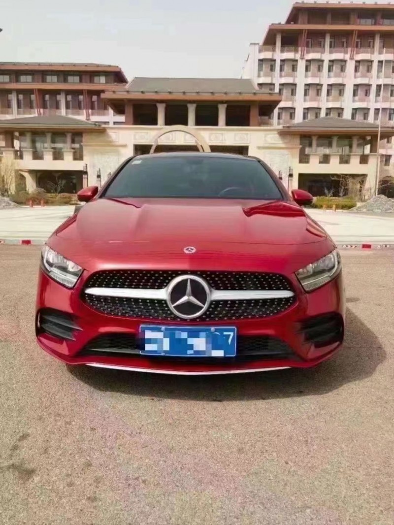 青岛21年奔驰A1